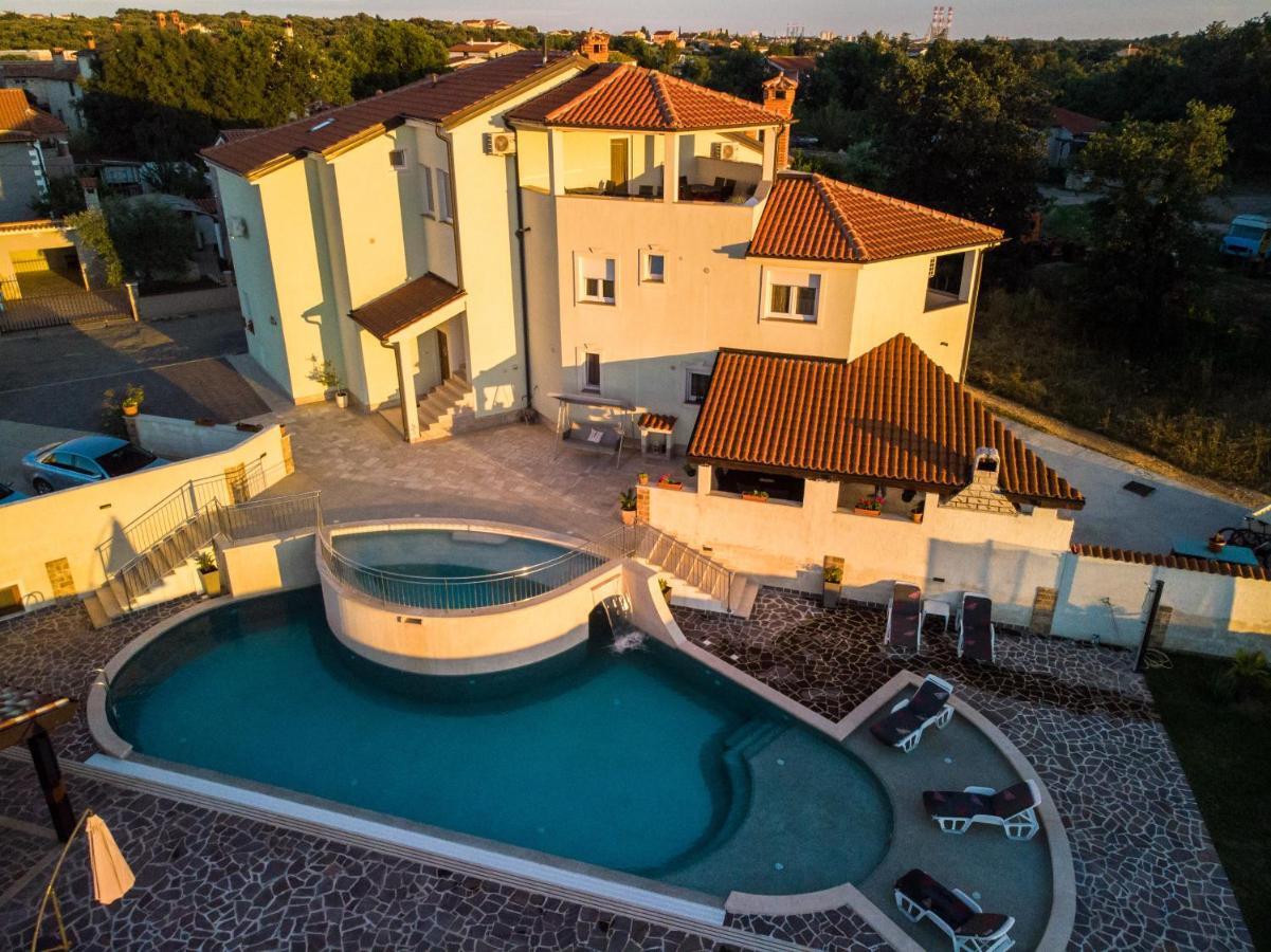 Amela Pula Exterior foto